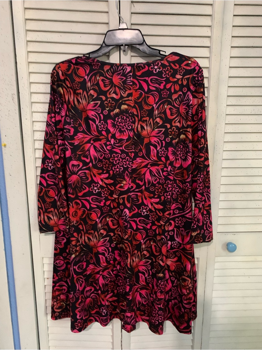 Enmain Floral Scoop Neck Tunic Swing Top in Pink and Black - Picture 5 of 7